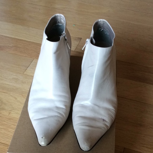 nine west kitten heel booties